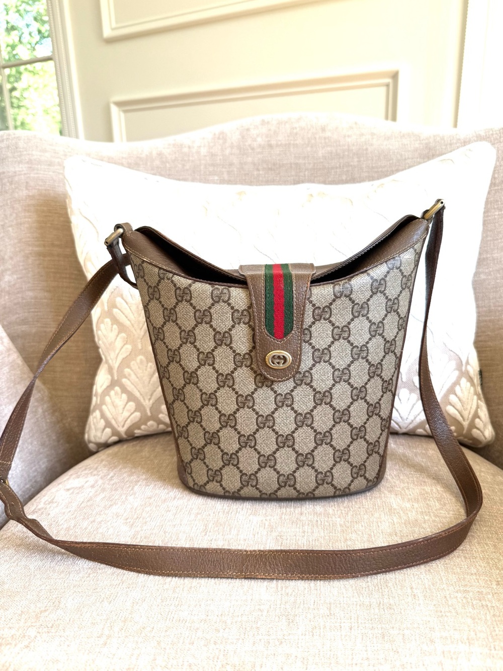 Gucci authentic brown monogram coated canvas shoulder bag bucket brown leather - Picture 4 of 16